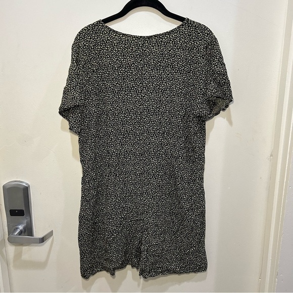 BB Dakota Steve Madden Black & Yellow Floral Button Up Short Sleeve Romper XL - Picture 6 of 11